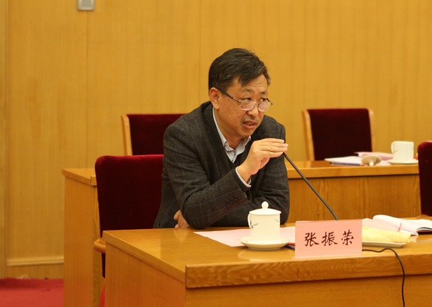 张振荣副会长宣读了"关于变更协会副会长的提案"